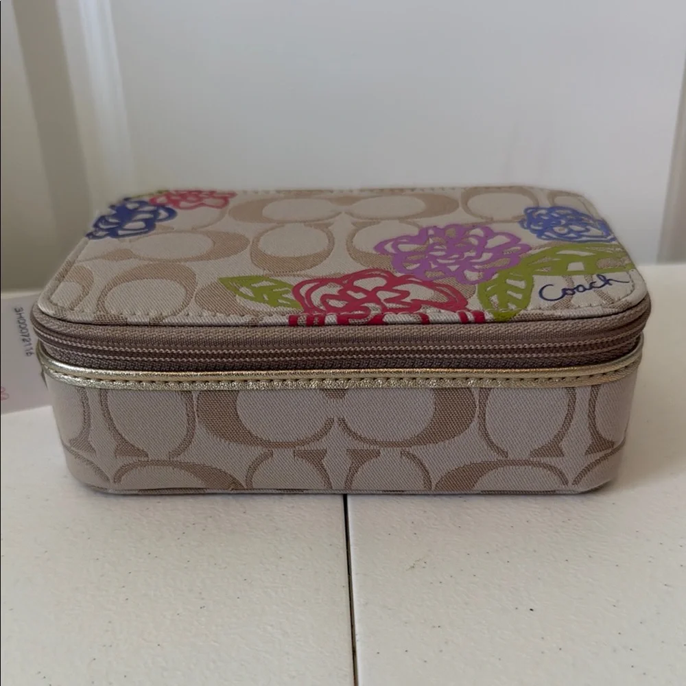 * NWT - COACH DAISY PATTERN TRAVEL JEWELRY CARRIER - Picture 2 of 8